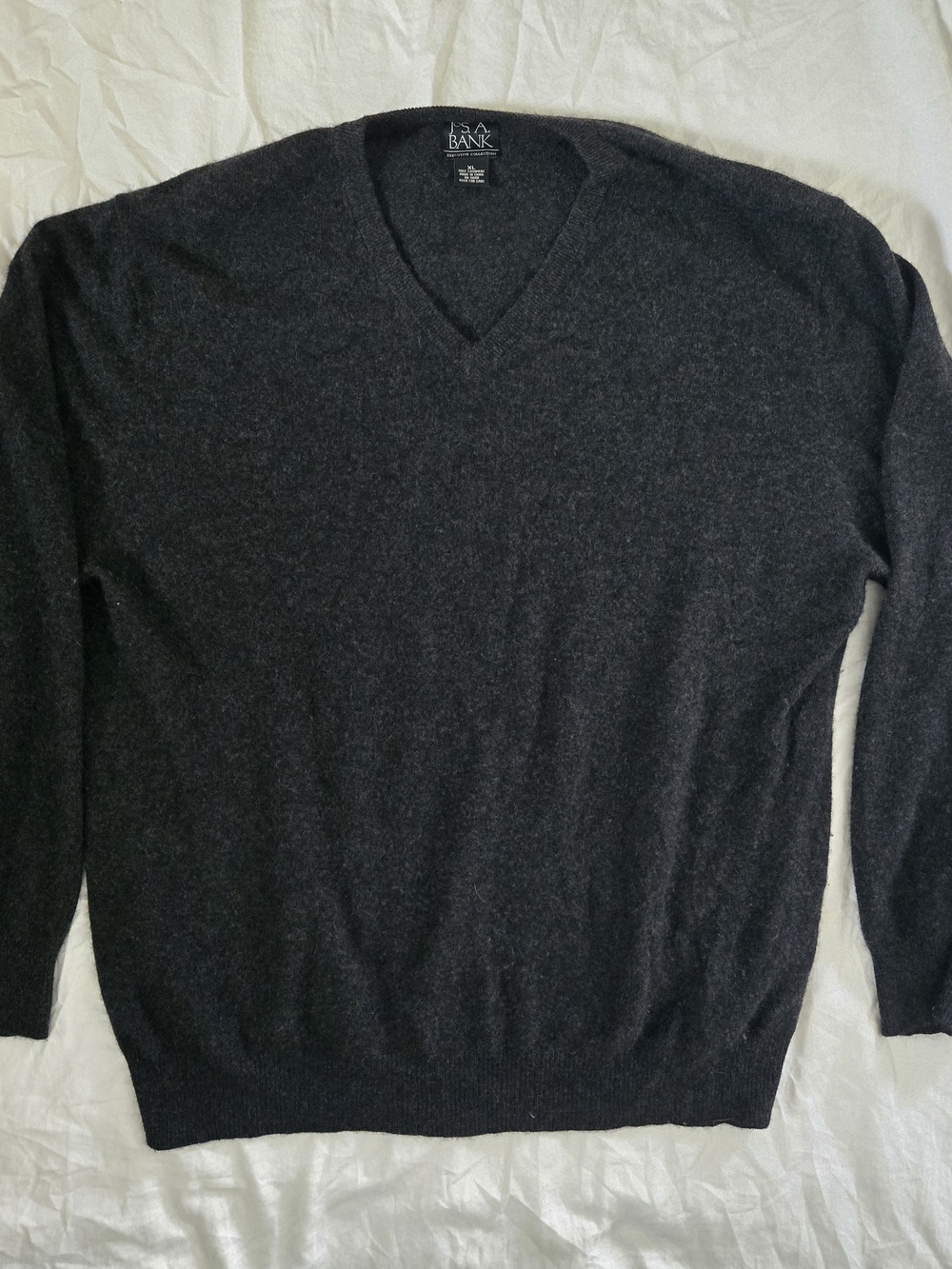 Jos. A. Bank Men's Charcoal Gray V-Neck Sweater